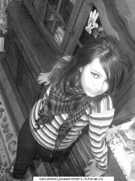hi! 
eo-s lexie
am 14 ani
imi place th:x:x:x la place shi jb:x
ador sa stau pe mess:x
sa cant la ma